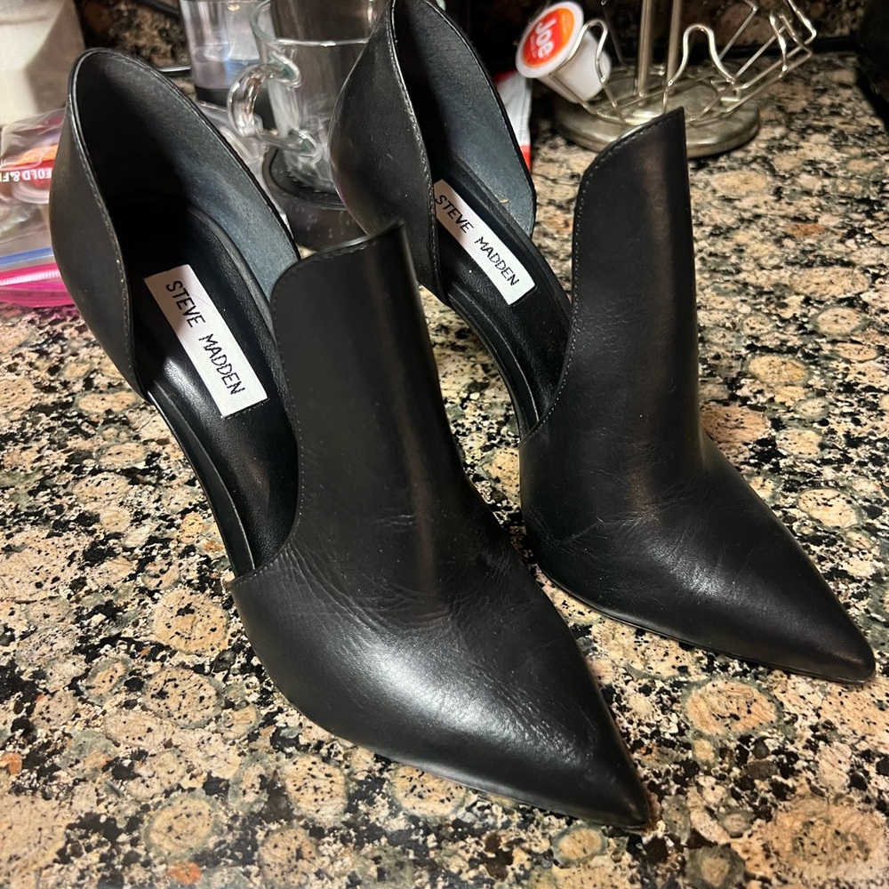 Steve Madden Black Pointed Toe Heels